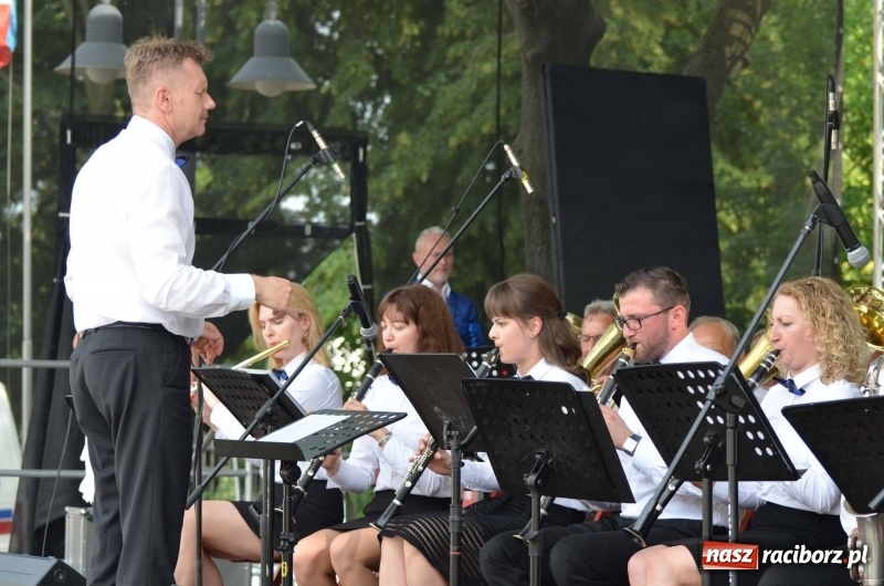 Zdjęcie w galerii na portalu naszraciborz.pl: Dni Raciborza. Ciocia Klocia, Ferajna Berniego i orkiestra Plania wiadomości z regionu