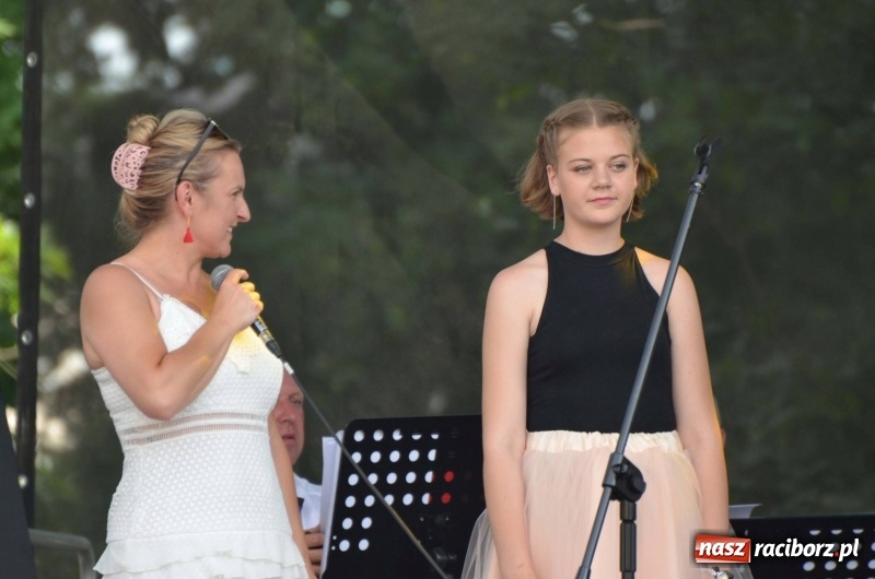 Zdjęcie w galerii na portalu naszraciborz.pl: Dni Raciborza. Ciocia Klocia, Ferajna Berniego i orkiestra Plania wiadomości z regionu