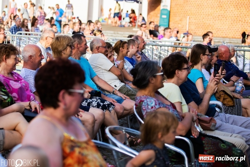 Zdjęcie w galerii na portalu naszraciborz.pl: Kabaret i covery. Jurki i JuicyPop na Dniach Raciborza [FOTO] wiadomości z regionu
