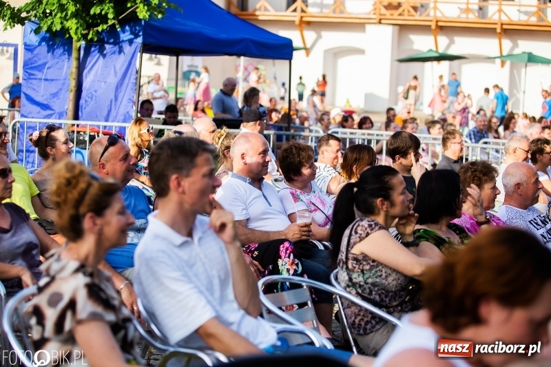 Zdjęcie w galerii na portalu naszraciborz.pl: Kabaret i covery. Jurki i JuicyPop na Dniach Raciborza [FOTO] wiadomości z regionu