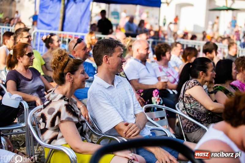 Zdjęcie w galerii na portalu naszraciborz.pl: Kabaret i covery. Jurki i JuicyPop na Dniach Raciborza [FOTO] wiadomości z regionu