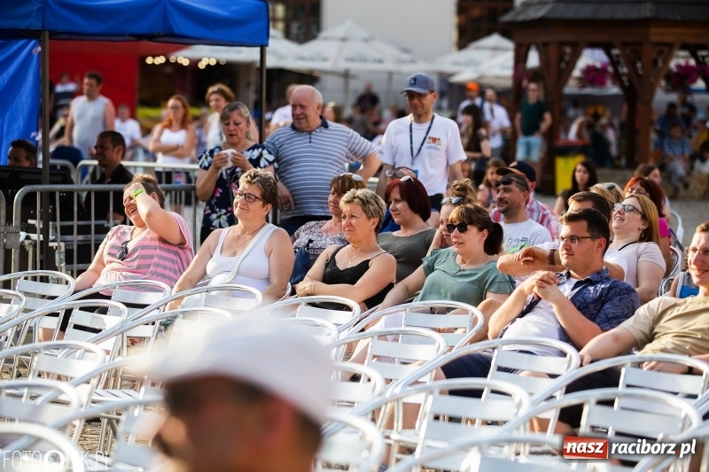 Zdjęcie w galerii na portalu naszraciborz.pl: Kabaret i covery. Jurki i JuicyPop na Dniach Raciborza [FOTO] wiadomości z regionu