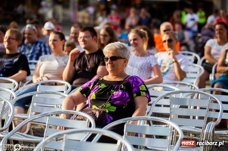 Zdjęcie w galerii na portalu naszraciborz.pl: Kabaret i covery. Jurki i JuicyPop na Dniach Raciborza [FOTO] wiadomości z regionu