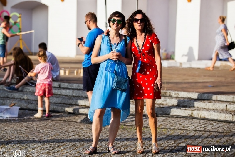 Zdjęcie w galerii na portalu naszraciborz.pl: Kabaret i covery. Jurki i JuicyPop na Dniach Raciborza [FOTO] wiadomości z regionu