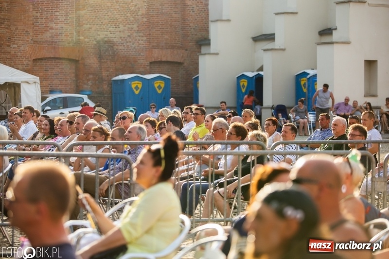 Zdjęcie w galerii na portalu naszraciborz.pl: Kabaret i covery. Jurki i JuicyPop na Dniach Raciborza [FOTO] wiadomości z regionu