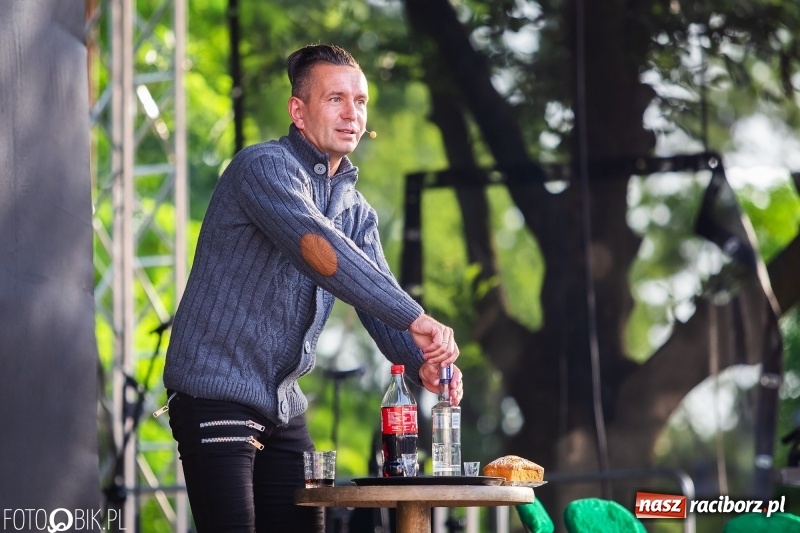 Zdjęcie w galerii na portalu naszraciborz.pl: Kabaret i covery. Jurki i JuicyPop na Dniach Raciborza [FOTO] wiadomości z regionu