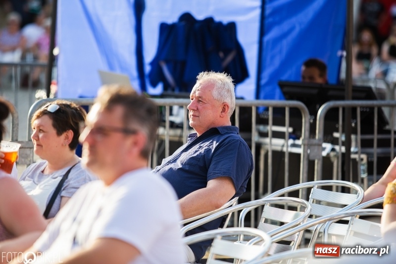 Zdjęcie w galerii na portalu naszraciborz.pl: Kabaret i covery. Jurki i JuicyPop na Dniach Raciborza [FOTO] wiadomości z regionu