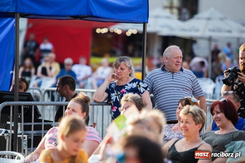 Zdjęcie w galerii na portalu naszraciborz.pl: Kabaret i covery. Jurki i JuicyPop na Dniach Raciborza [FOTO] wiadomości z regionu
