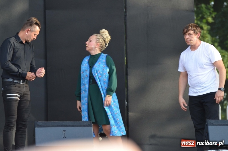 Zdjęcie w galerii na portalu naszraciborz.pl: Kabaret i covery. Jurki i JuicyPop na Dniach Raciborza [FOTO] wiadomości z regionu