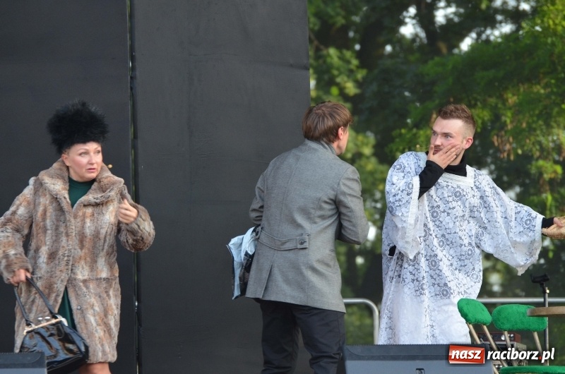 Zdjęcie w galerii na portalu naszraciborz.pl: Kabaret i covery. Jurki i JuicyPop na Dniach Raciborza [FOTO] wiadomości z regionu