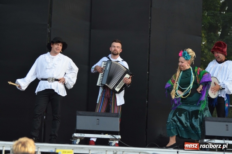 Zdjęcie w galerii na portalu naszraciborz.pl: Kabaret i covery. Jurki i JuicyPop na Dniach Raciborza [FOTO] wiadomości z regionu