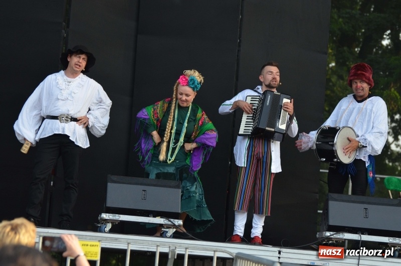 Zdjęcie w galerii na portalu naszraciborz.pl: Kabaret i covery. Jurki i JuicyPop na Dniach Raciborza [FOTO] wiadomości z regionu