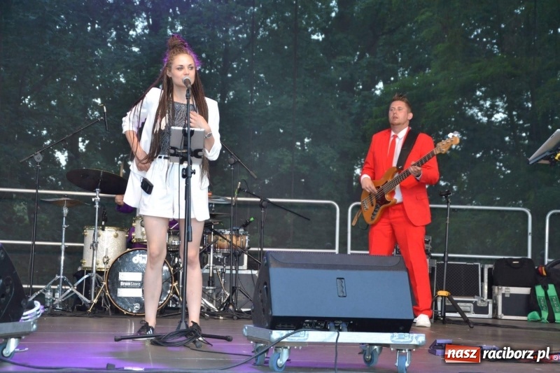 Zdjęcie w galerii na portalu naszraciborz.pl: Kabaret i covery. Jurki i JuicyPop na Dniach Raciborza [FOTO] wiadomości z regionu