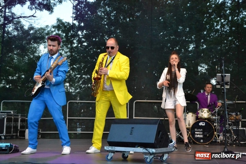 Zdjęcie w galerii na portalu naszraciborz.pl: Kabaret i covery. Jurki i JuicyPop na Dniach Raciborza [FOTO] wiadomości z regionu