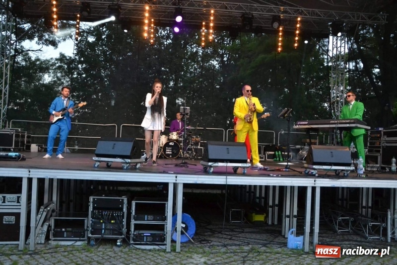 Zdjęcie w galerii na portalu naszraciborz.pl: Kabaret i covery. Jurki i JuicyPop na Dniach Raciborza [FOTO] wiadomości z regionu