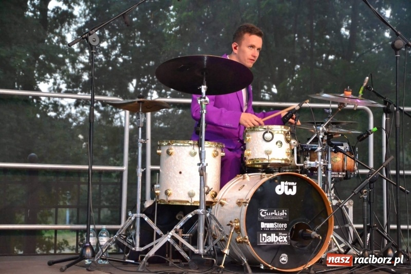 Zdjęcie w galerii na portalu naszraciborz.pl: Kabaret i covery. Jurki i JuicyPop na Dniach Raciborza [FOTO] wiadomości z regionu