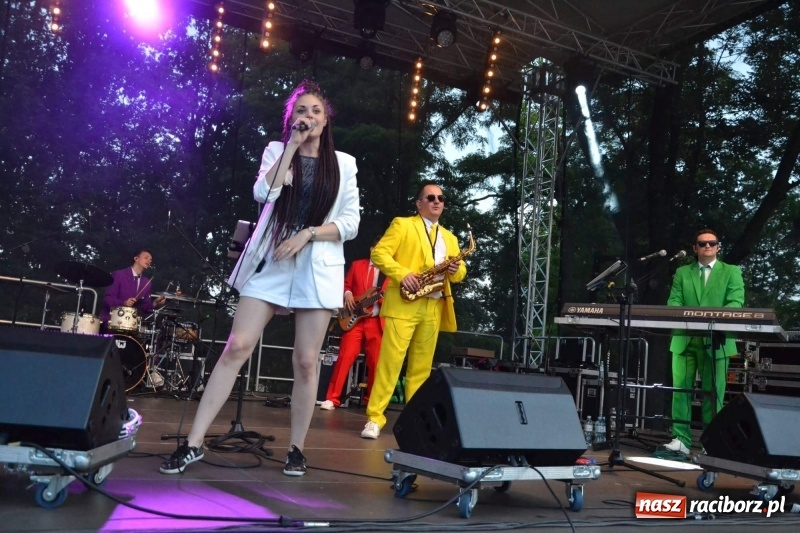 Zdjęcie w galerii na portalu naszraciborz.pl: Kabaret i covery. Jurki i JuicyPop na Dniach Raciborza [FOTO] wiadomości z regionu
