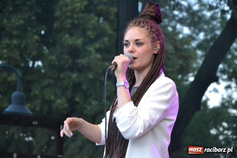 Zdjęcie w galerii na portalu naszraciborz.pl: Kabaret i covery. Jurki i JuicyPop na Dniach Raciborza [FOTO] wiadomości z regionu