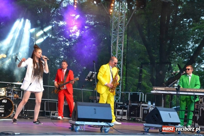 Zdjęcie w galerii na portalu naszraciborz.pl: Kabaret i covery. Jurki i JuicyPop na Dniach Raciborza [FOTO] wiadomości z regionu