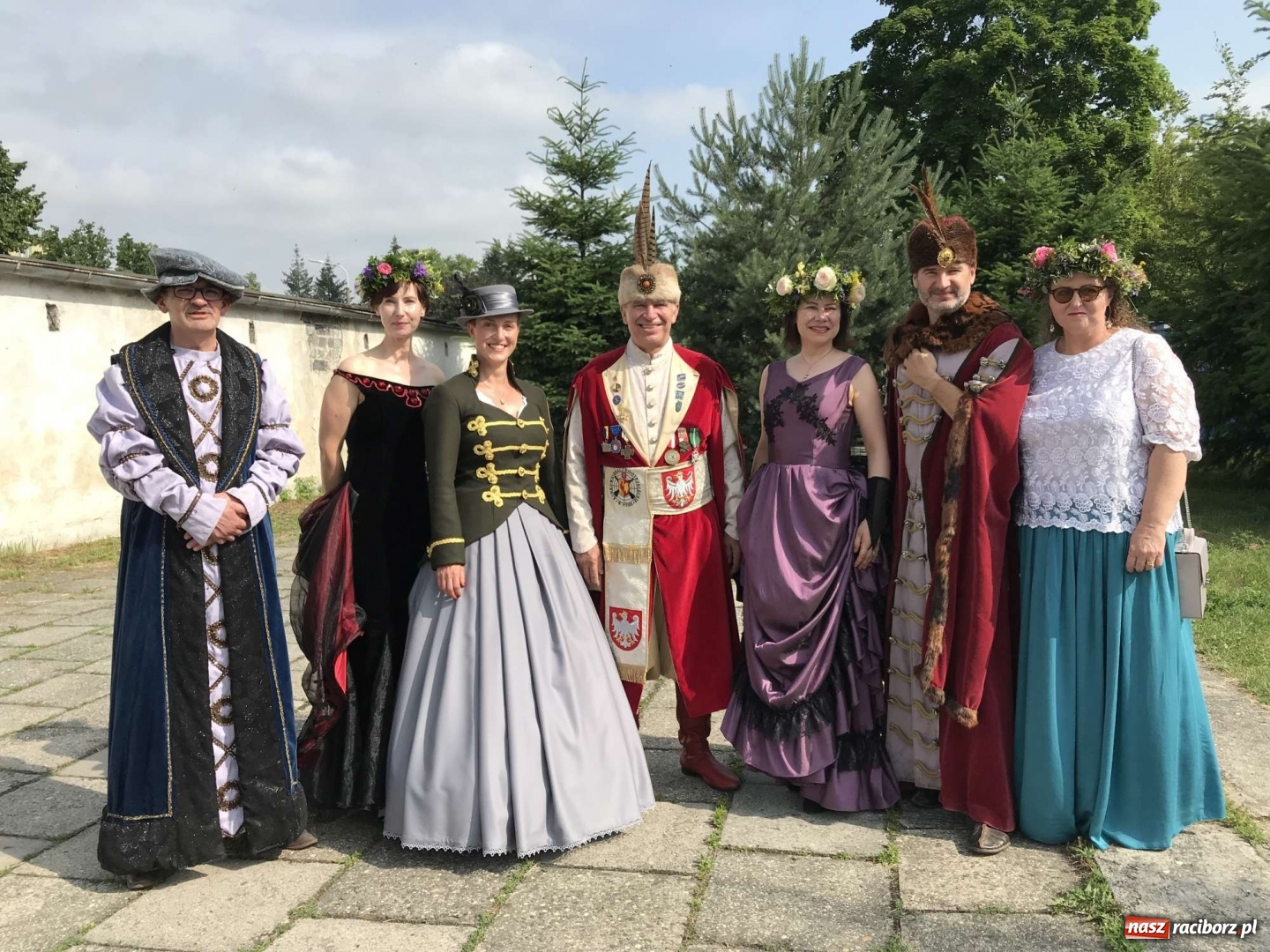 Zdjęcie w galerii na portalu naszraciborz.pl: Jest król i jest kokosza. Brackie strzelanie królewskie w Raciborzu [FOTO i WIDEO] wiadomości z regionu