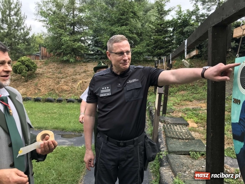 Zdjęcie w galerii na portalu naszraciborz.pl: Jest król i jest kokosza. Brackie strzelanie królewskie w Raciborzu [FOTO i WIDEO] wiadomości z regionu