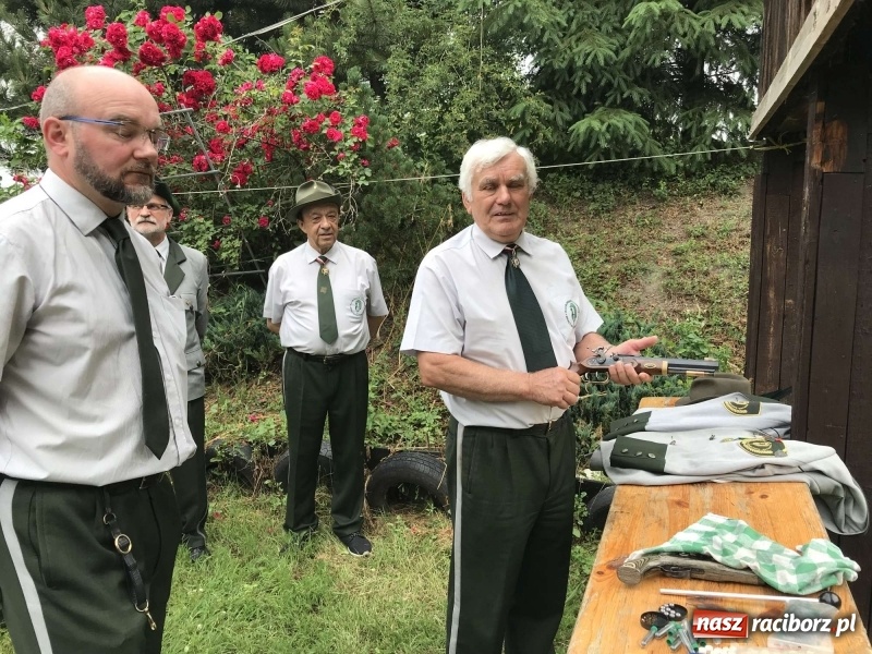 Zdjęcie w galerii na portalu naszraciborz.pl: Jest król i jest kokosza. Brackie strzelanie królewskie w Raciborzu [FOTO i WIDEO] wiadomości z regionu