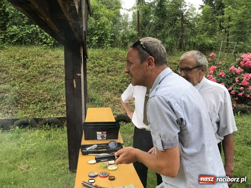 Zdjęcie w galerii na portalu naszraciborz.pl: Jest król i jest kokosza. Brackie strzelanie królewskie w Raciborzu [FOTO i WIDEO] wiadomości z regionu