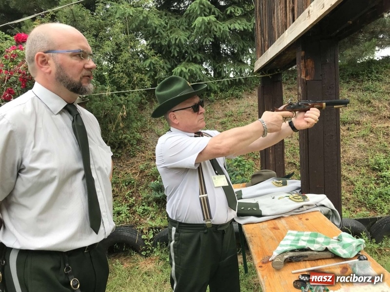 Zdjęcie w galerii na portalu naszraciborz.pl: Jest król i jest kokosza. Brackie strzelanie królewskie w Raciborzu [FOTO i WIDEO] wiadomości z regionu