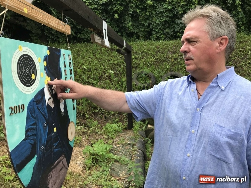 Zdjęcie w galerii na portalu naszraciborz.pl: Jest król i jest kokosza. Brackie strzelanie królewskie w Raciborzu [FOTO i WIDEO] wiadomości z regionu