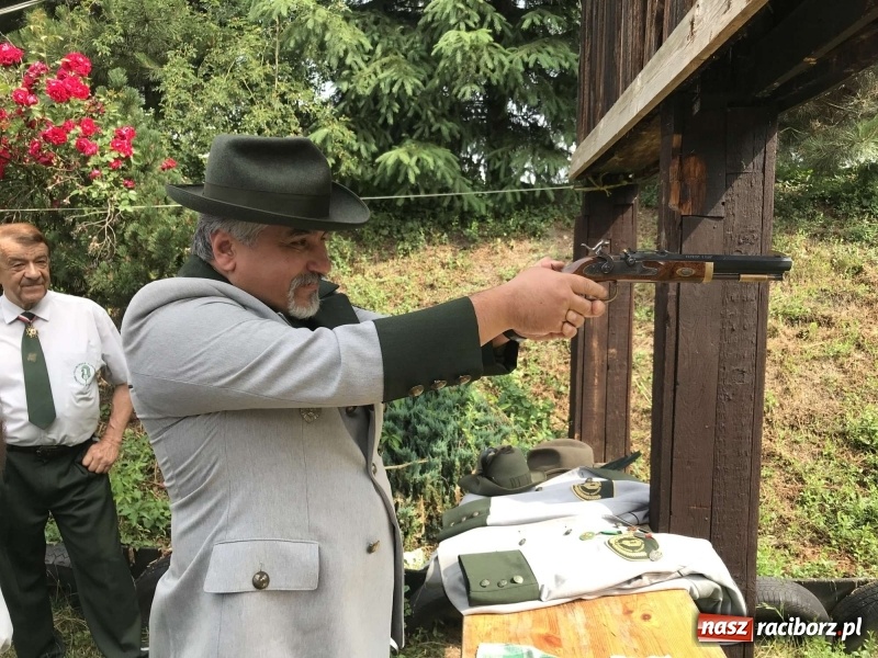 Zdjęcie w galerii na portalu naszraciborz.pl: Jest król i jest kokosza. Brackie strzelanie królewskie w Raciborzu [FOTO i WIDEO] wiadomości z regionu