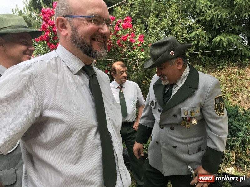 Zdjęcie w galerii na portalu naszraciborz.pl: Jest król i jest kokosza. Brackie strzelanie królewskie w Raciborzu [FOTO i WIDEO] wiadomości z regionu