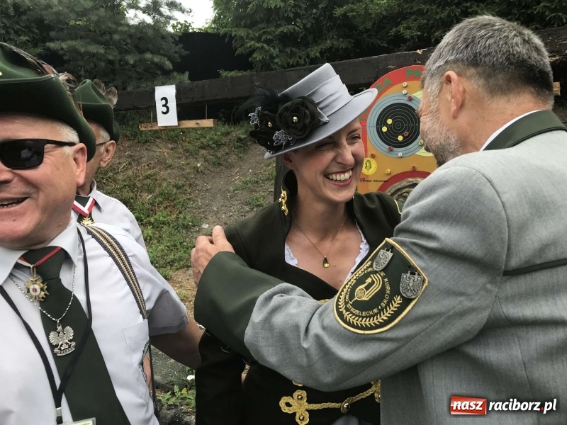 Zdjęcie w galerii na portalu naszraciborz.pl: Jest król i jest kokosza. Brackie strzelanie królewskie w Raciborzu [FOTO i WIDEO] wiadomości z regionu