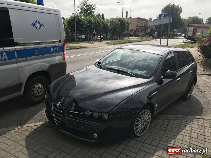 Zdjęcie w galerii na portalu naszraciborz.pl: Karawan wjechał w alfę romeo na Ocickiej [FOTO] wiadomości z regionu