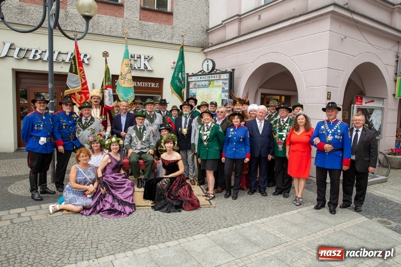 Zdjęcie w galerii na portalu naszraciborz.pl: Nowy raciborski król kurkowy zasiadł na tronie [FOTO i WIDEO] wiadomości z regionu