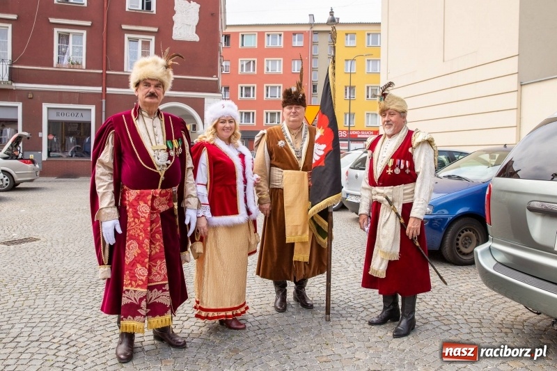 Zdjęcie w galerii na portalu naszraciborz.pl: Nowy raciborski król kurkowy zasiadł na tronie [FOTO i WIDEO] wiadomości z regionu