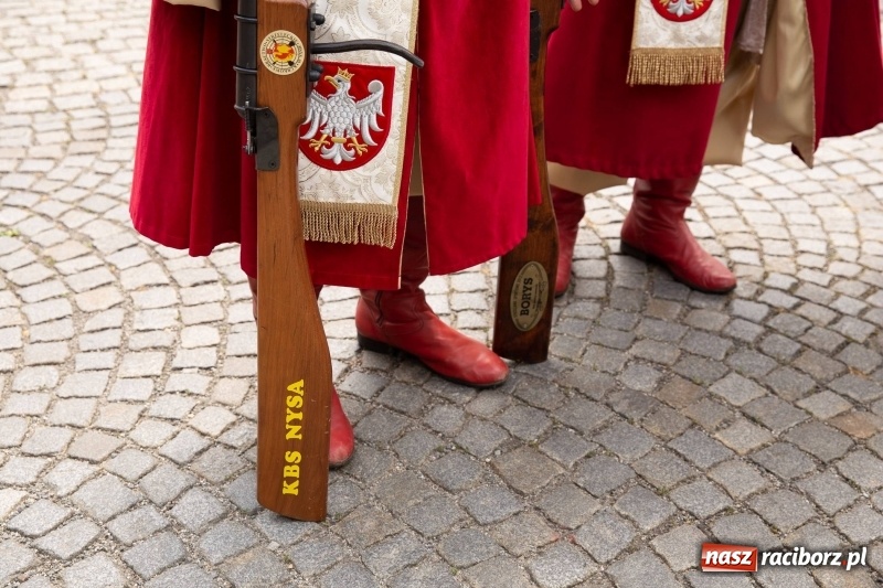 Zdjęcie w galerii na portalu naszraciborz.pl: Nowy raciborski król kurkowy zasiadł na tronie [FOTO i WIDEO] wiadomości z regionu