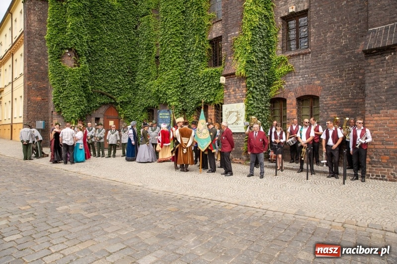 Zdjęcie w galerii na portalu naszraciborz.pl: Nowy raciborski król kurkowy zasiadł na tronie [FOTO i WIDEO] wiadomości z regionu