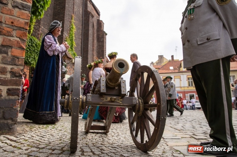 Zdjęcie w galerii na portalu naszraciborz.pl: Nowy raciborski król kurkowy zasiadł na tronie [FOTO i WIDEO] wiadomości z regionu