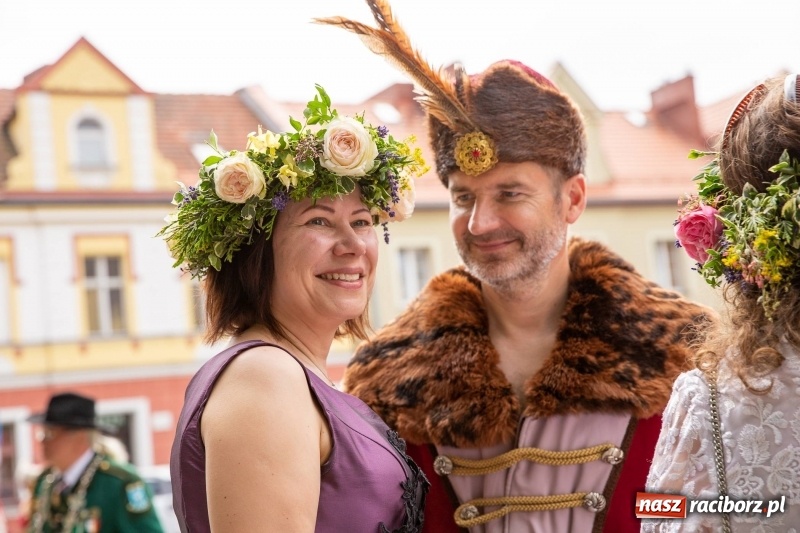 Zdjęcie w galerii na portalu naszraciborz.pl: Nowy raciborski król kurkowy zasiadł na tronie [FOTO i WIDEO] wiadomości z regionu