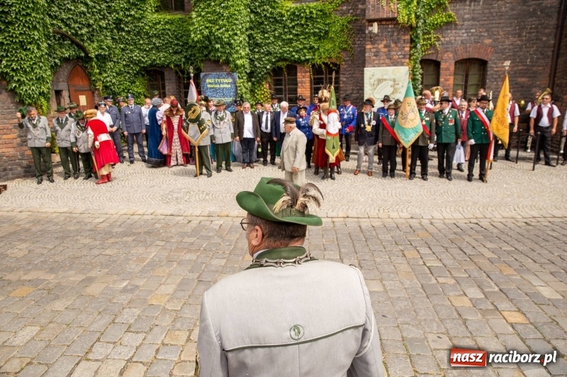 Zdjęcie w galerii na portalu naszraciborz.pl: Nowy raciborski król kurkowy zasiadł na tronie [FOTO i WIDEO] wiadomości z regionu
