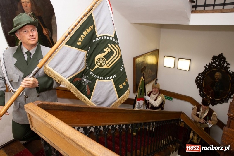 Zdjęcie w galerii na portalu naszraciborz.pl: Nowy raciborski król kurkowy zasiadł na tronie [FOTO i WIDEO] wiadomości z regionu