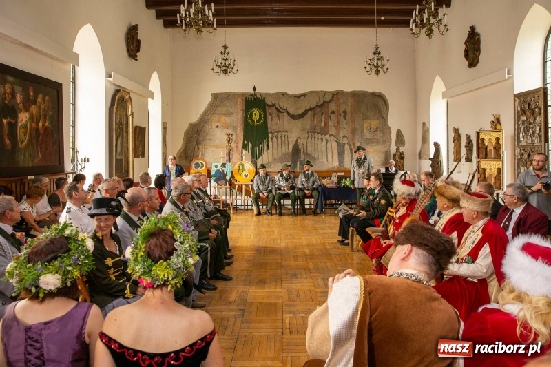Zdjęcie w galerii na portalu naszraciborz.pl: Nowy raciborski król kurkowy zasiadł na tronie [FOTO i WIDEO] wiadomości z regionu