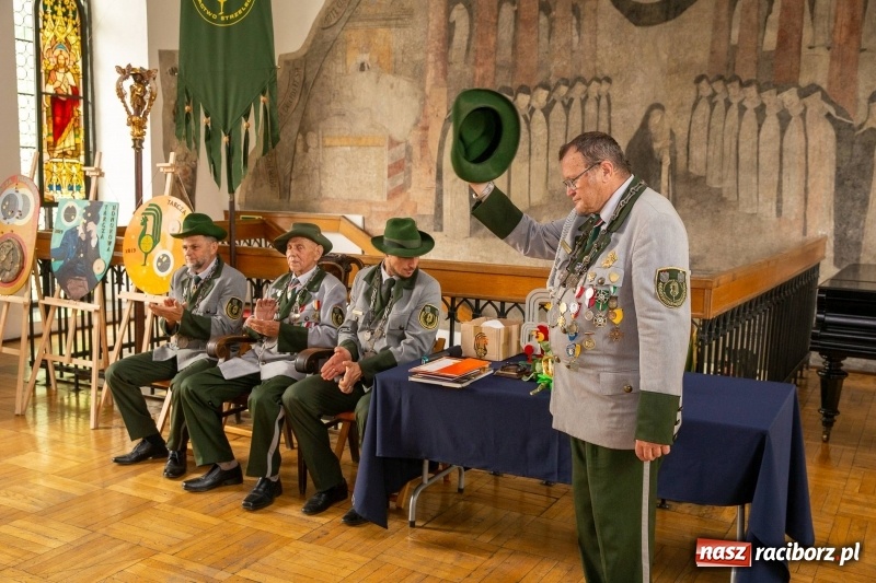 Zdjęcie w galerii na portalu naszraciborz.pl: Nowy raciborski król kurkowy zasiadł na tronie [FOTO i WIDEO] wiadomości z regionu