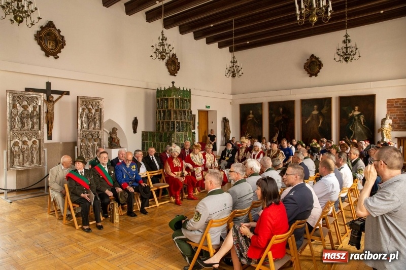 Zdjęcie w galerii na portalu naszraciborz.pl: Nowy raciborski król kurkowy zasiadł na tronie [FOTO i WIDEO] wiadomości z regionu