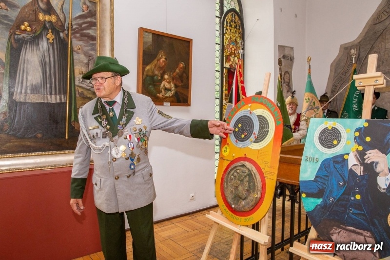 Zdjęcie w galerii na portalu naszraciborz.pl: Nowy raciborski król kurkowy zasiadł na tronie [FOTO i WIDEO] wiadomości z regionu