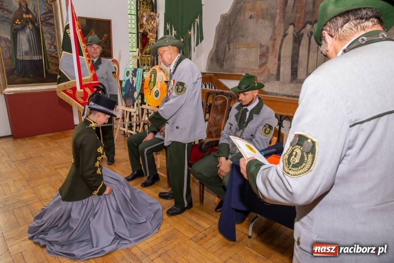 Zdjęcie w galerii na portalu naszraciborz.pl: Nowy raciborski król kurkowy zasiadł na tronie [FOTO i WIDEO] wiadomości z regionu