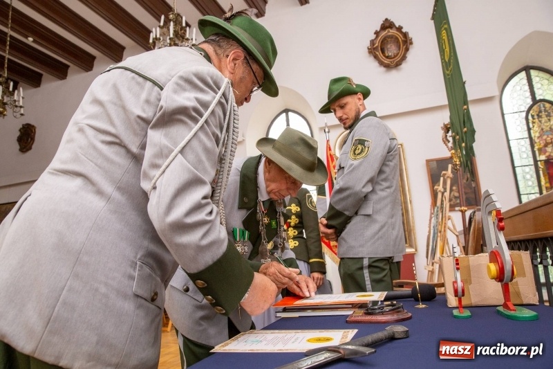 Zdjęcie w galerii na portalu naszraciborz.pl: Nowy raciborski król kurkowy zasiadł na tronie [FOTO i WIDEO] wiadomości z regionu