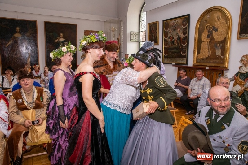 Zdjęcie w galerii na portalu naszraciborz.pl: Nowy raciborski król kurkowy zasiadł na tronie [FOTO i WIDEO] wiadomości z regionu