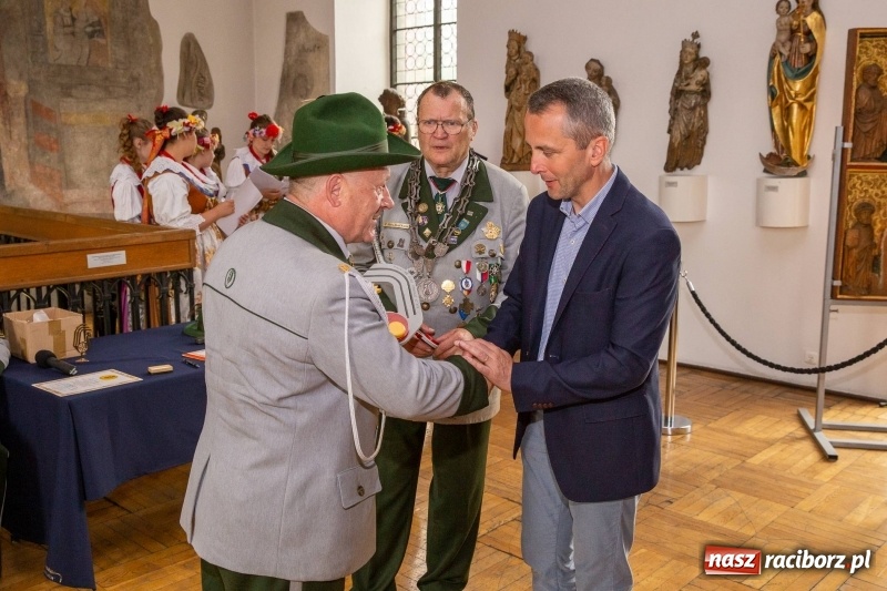 Zdjęcie w galerii na portalu naszraciborz.pl: Nowy raciborski król kurkowy zasiadł na tronie [FOTO i WIDEO] wiadomości z regionu