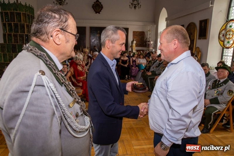 Zdjęcie w galerii na portalu naszraciborz.pl: Nowy raciborski król kurkowy zasiadł na tronie [FOTO i WIDEO] wiadomości z regionu
